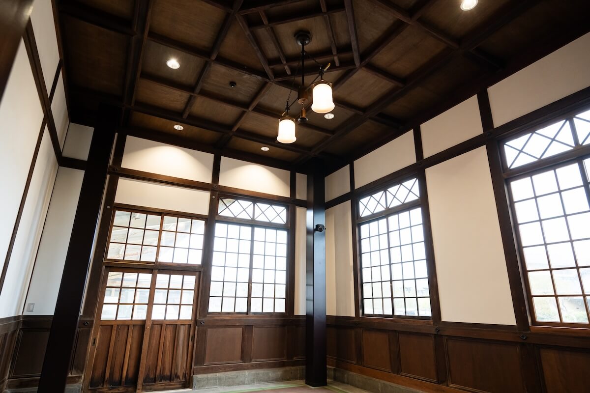 一・二等待合室